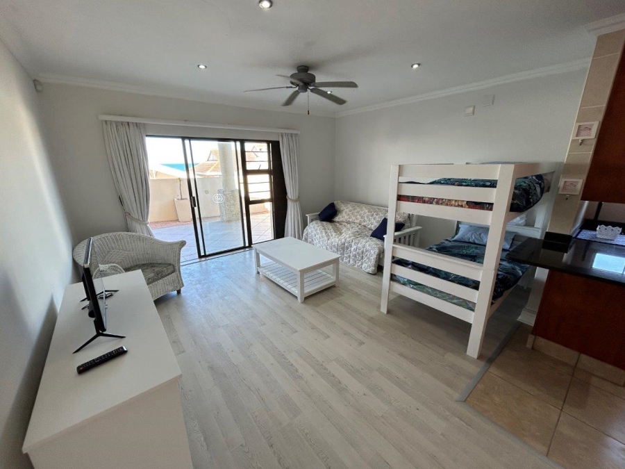 9 Bedroom Property for Sale in Wavecrest Eastern Cape